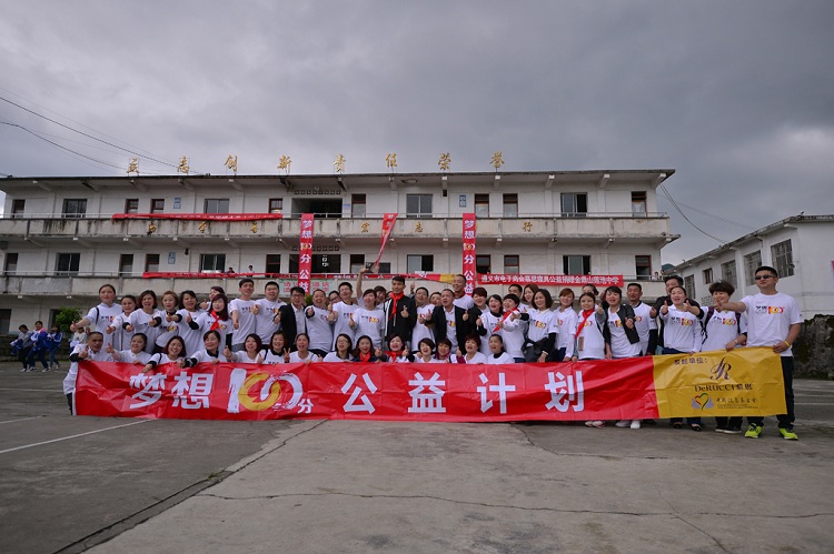 梦想零距离，足球先生郑智激发孩子梦想